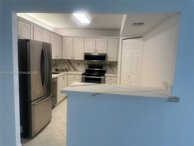 Foto del edificio - 9273 Collins Ave