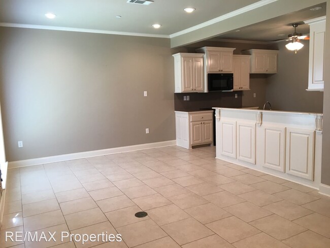 Building Photo - 3 br, 2.5 bath House - 910 S. Audubon Place