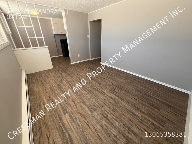 Building Photo - 1 Bed 1 bath APARTMENT located in Regina, SK - Rosemont area