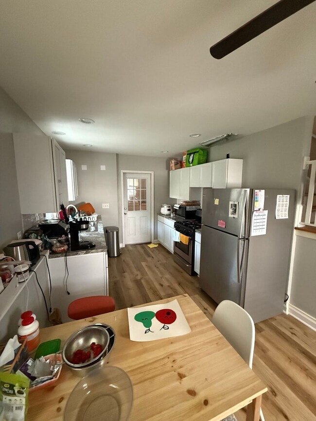Foto del edificio - Charming 3-Bedroom Home in Whitefish Bay