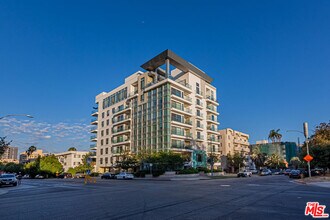 Building Photo - 702 Serrano Ave