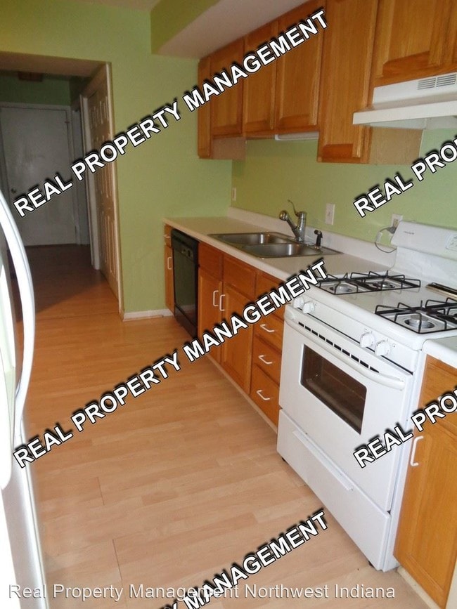 Building Photo - 4860 W 92nd Ave