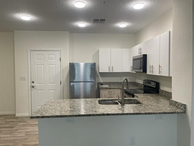 Foto del edificio - 2121 McCoy Rd