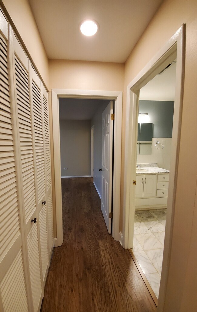 Building Photo - 1002 Castilian Ct