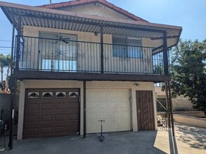 Building Photo - 661 S Lilac Ave