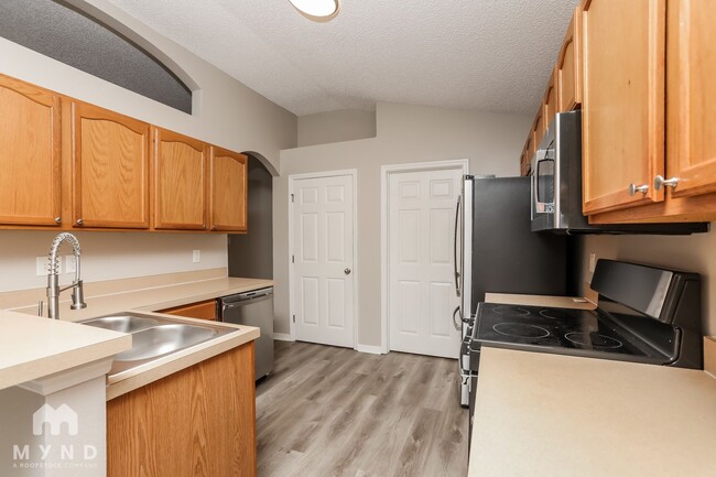 Building Photo - 1505 Lake Villa Dr