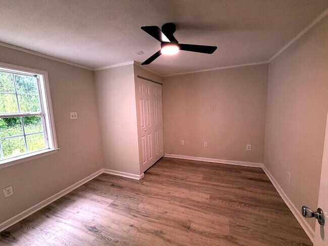 Building Photo - 801 Rutledge Dr