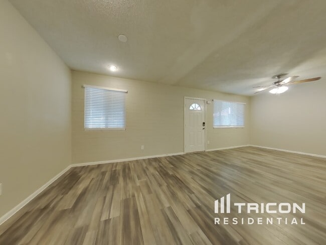 Building Photo - 4241 N 73rd Ln