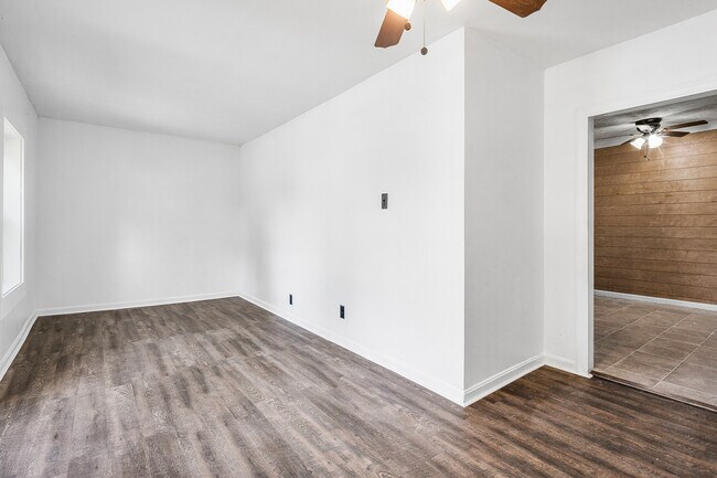 Building Photo - 2316 Shrader Ave