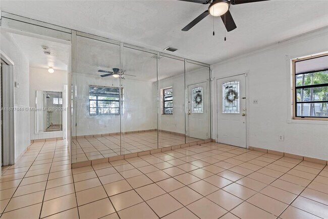 Building Photo - 5973 SW 41st St