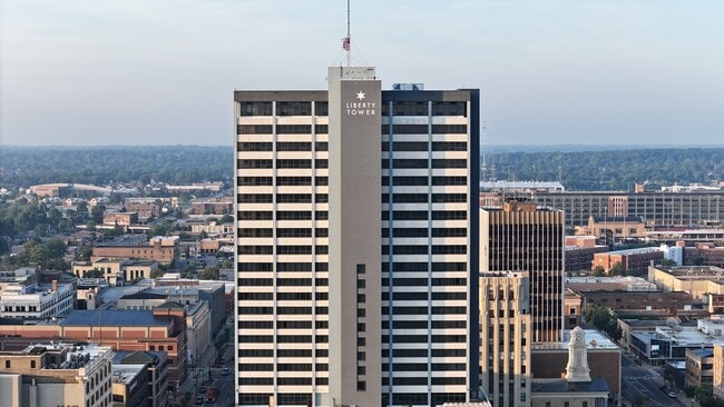 Foto del edificio - Liberty Tower Residences