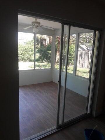 Foto del edificio - 721 SE Stypmann Blvd