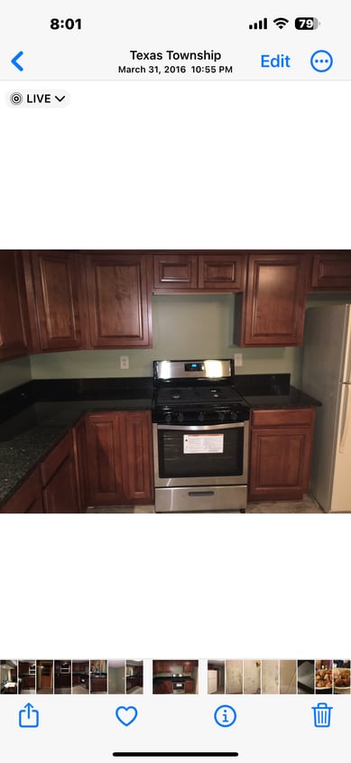 Kitchen - 15 Lakeside Dr