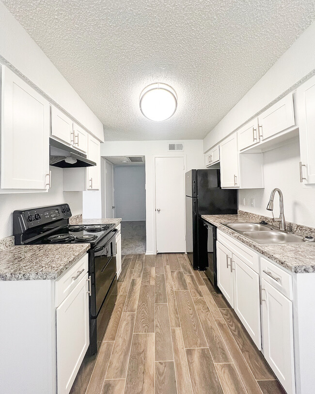 A1 - Kitchen - Summerwood Apartments