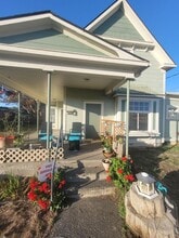 Building Photo - 619 Ash St