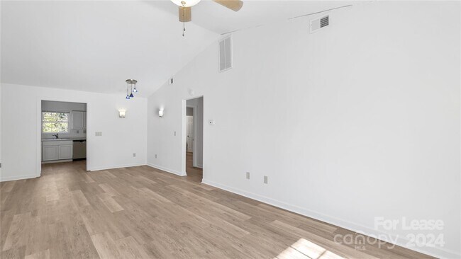 Building Photo - 3733 Oakwood Rd