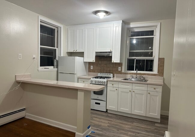 Building Photo - 3121 Corlear Ave