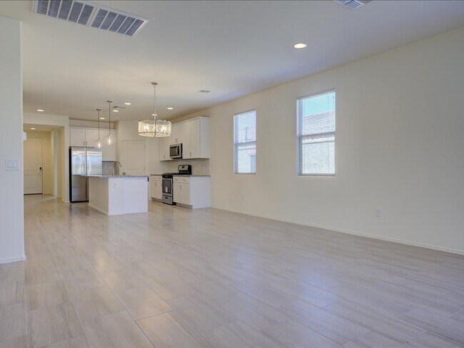 Building Photo - 4 Bedroom 3 Bathroom