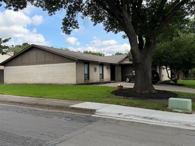 Photo - 15745 Covewood Cir House