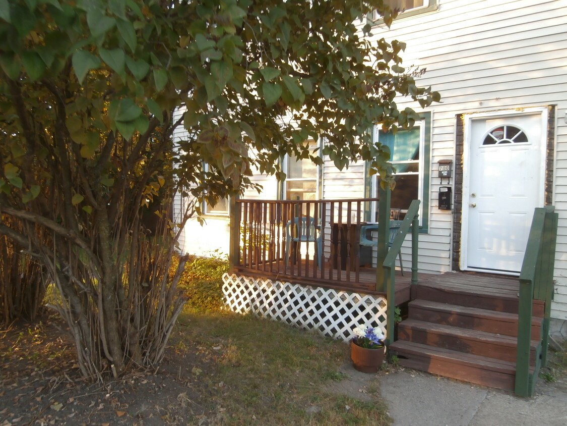 Entrada de Lower apto. - 700 Lawrence St
