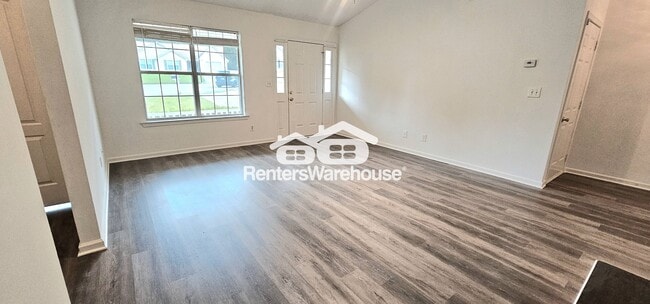 Foto del edificio - 5785 Creekside Dr