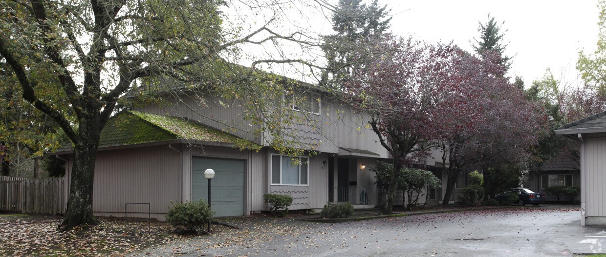 Larch Drive Townhouses - Larch Canyon Townhouses