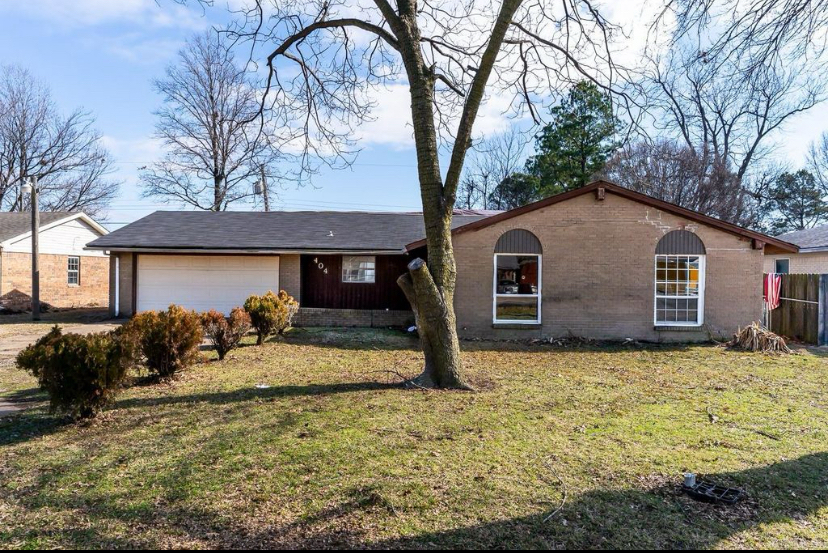 Building Photo - 404 Crestmont Cir