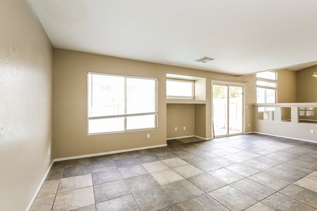 Foto del edificio - 3636 Beacon Point St