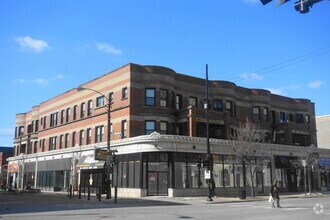 Building Photo - 1008 W Argyle St