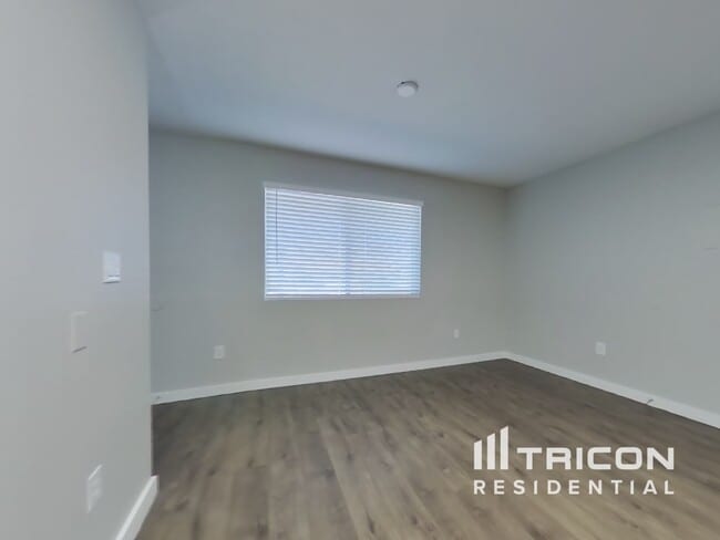 Building Photo - 14033 N 61st Ave
