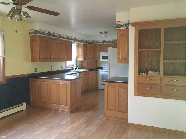 Building Photo - 3 br, 2.5 bath House - 1026 Thomas Ave