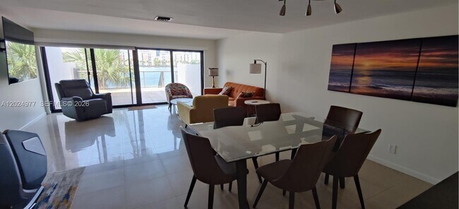 Foto del edificio - 4000 NE 168th St