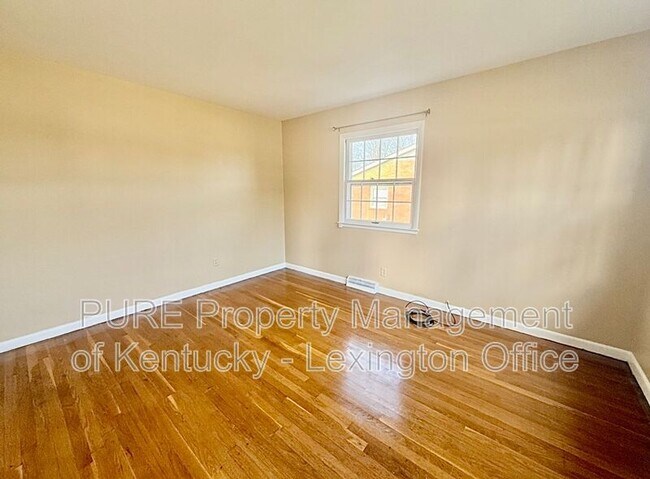 Building Photo - 2037 Garden Springs Dr