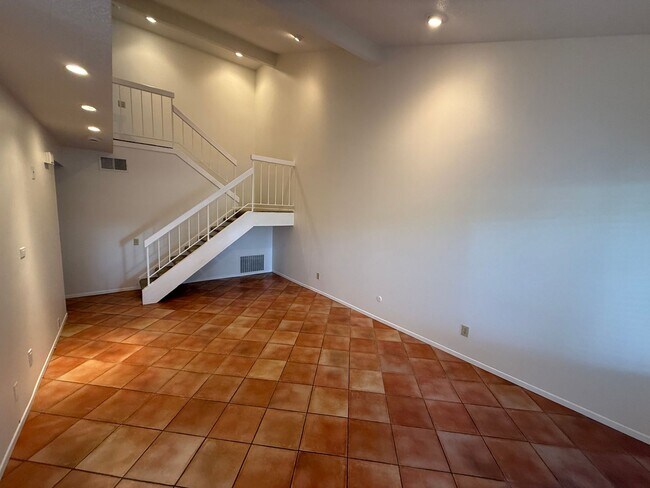 Building Photo - Valencia 3 Bedroom for Rent.