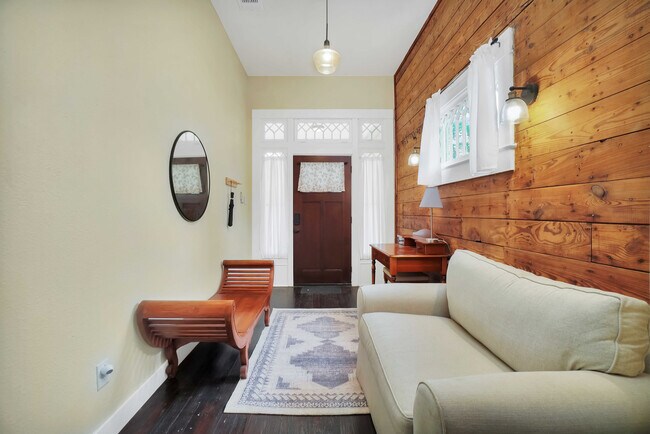 Foto del edificio - 628 Hunstock Ave