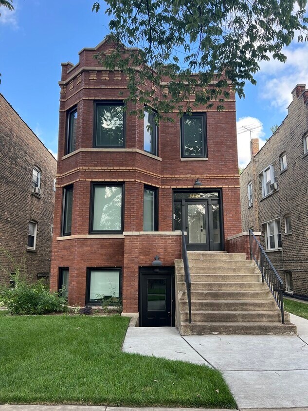 Primary Photo - 3436 N Springfield Ave