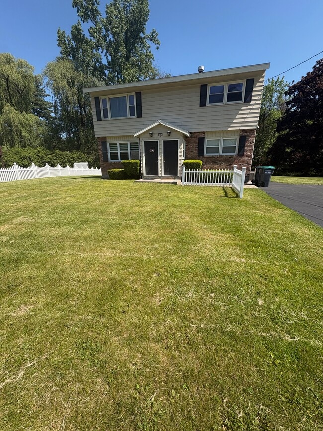 Building Photo - 7 Apple Blossom Ln