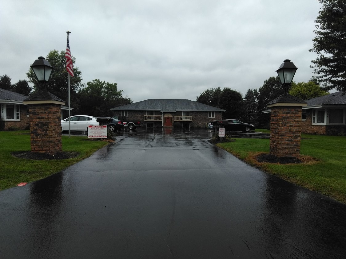 3984 Owen Center Rd, Rockford, IL 61101 Apartments in Rockford, IL