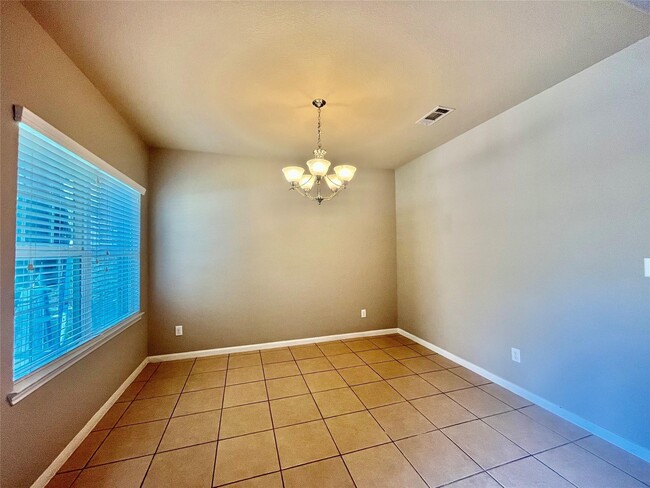 Building Photo - 7010 Stevenson Dr