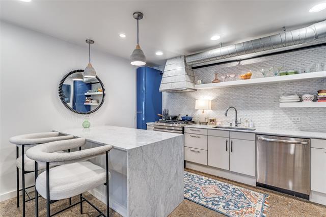 Foto del edificio - 2727 Hood St