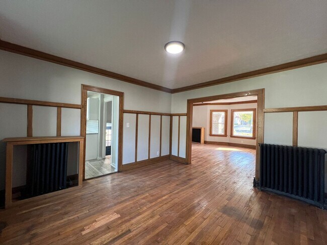 Building Photo - Rent ready!