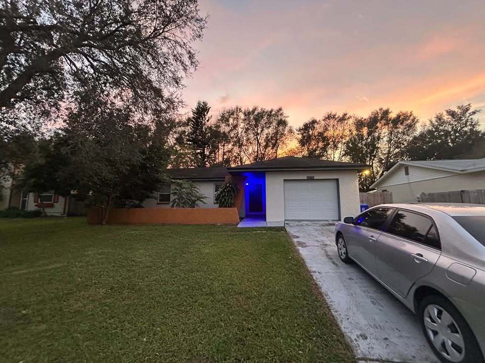 Foto principal - 1307 Honeytree Ln W