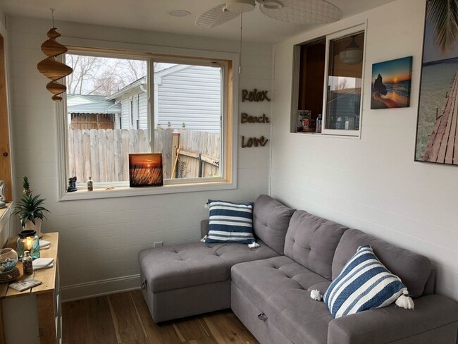 Building Photo - Freshly renovated three-bedroom house in L...