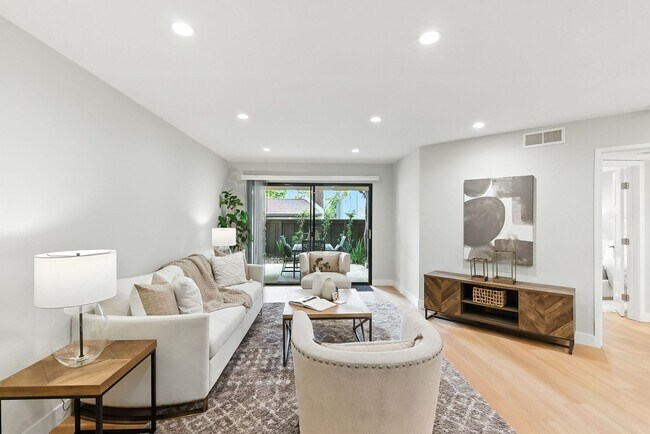 Foto del edificio - Beautifully Remodeled One-Bedroom Condo