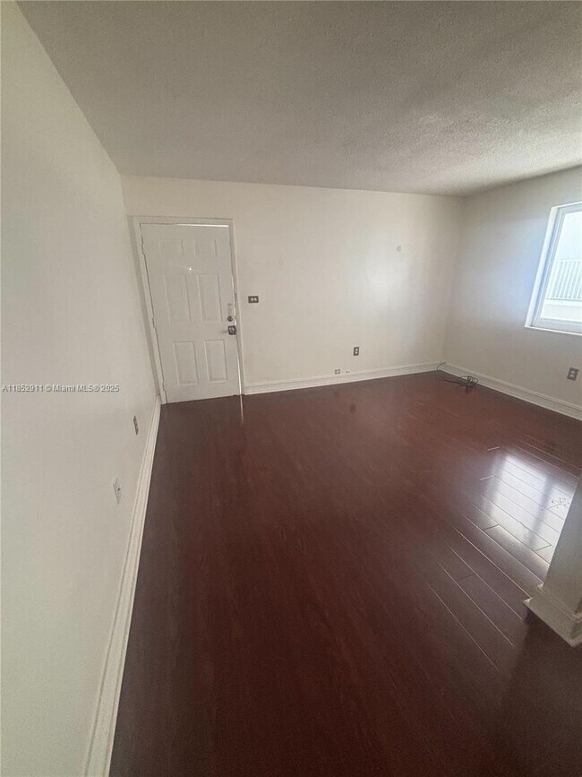 Foto del edificio - 1621 NW 16th St