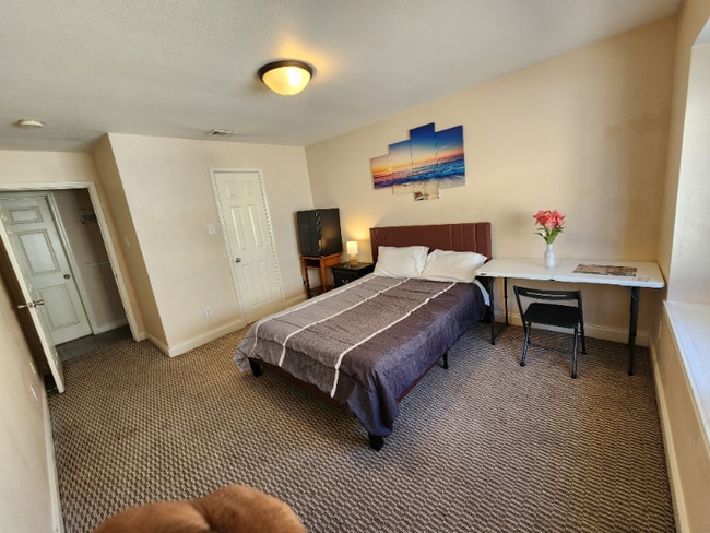 Photo - 5611 Aberdeen Dr House