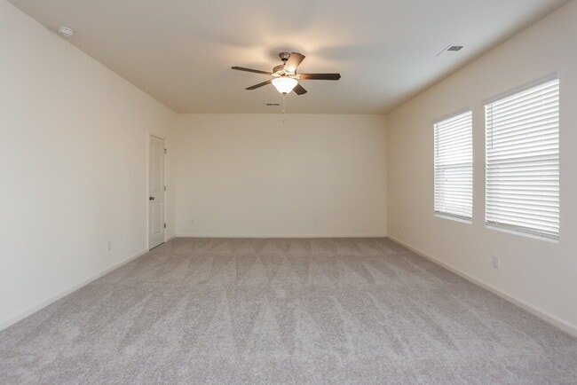 Foto del edificio - 7631 Saffron Ave