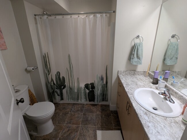 Building Photo - 915-915 Glen Vale Rd