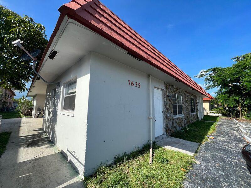 Primary Photo - 7635 SW 10th St