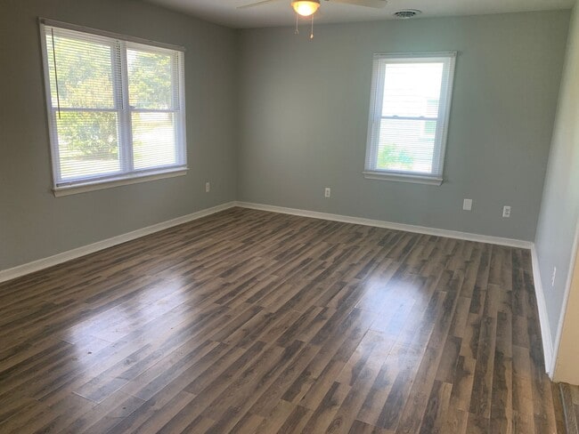 Building Photo - Quaint 3 Bedroom, 2 Bath Home in Montrose!